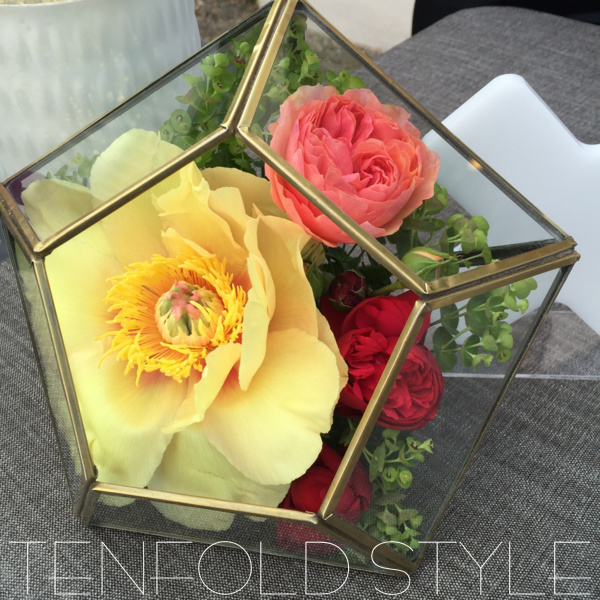 Gold Geo Terrarium with flowers Tenfold Style